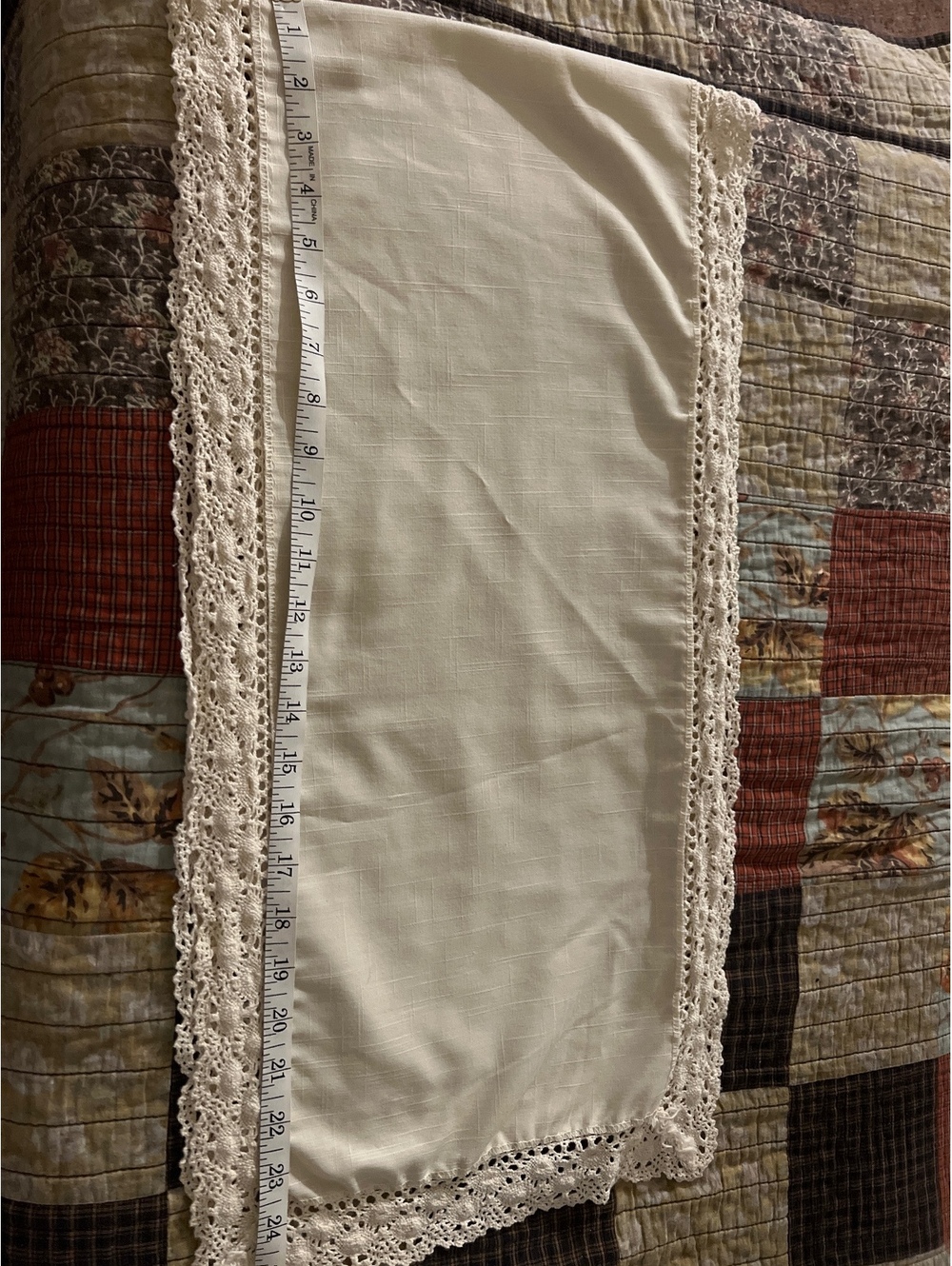 Vintage White Lace Trim runner